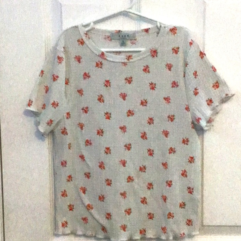 Withe shirt with pink flowers